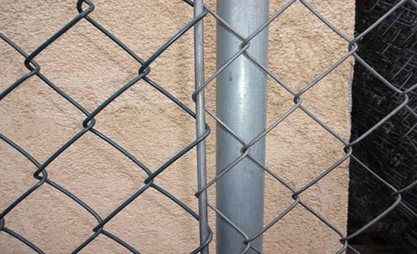 montaż-siatki-ogrodzeniowej